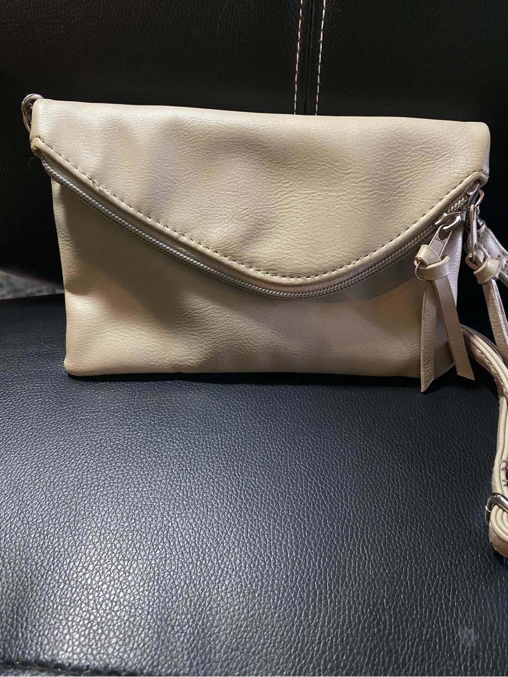 American Eagle Classic Cream Crossbody Shoulder Bag